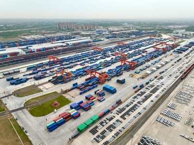 中欧班列（西安）开行超2000列 人工装卸服务背后的高效与温度